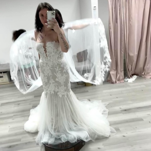 Wedding dress only worn once for try on - Picture 2 of 5